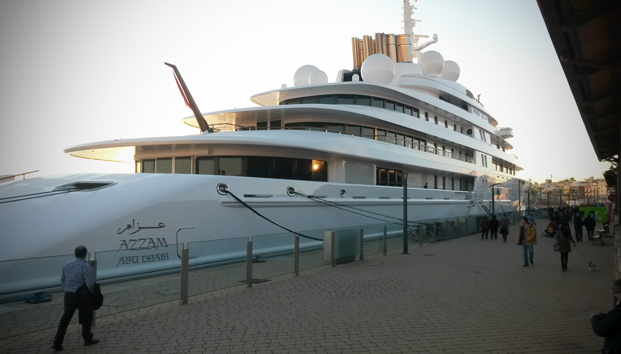 Yacht Azzam, Estimated 0.6 Billion USD